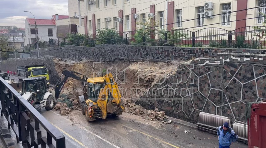 ForPost - Новости : Эксперты объяснили причины обрушения подпорной стены в Севастополе