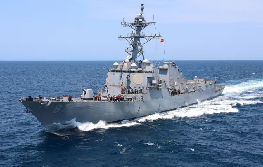 ForPost - Новости : Американцы сообщили об атаке баллистическими ракетами по их эсминцу