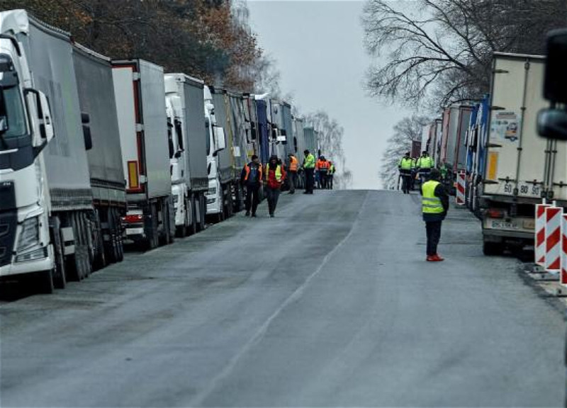 ForPost - Новости : На венгерско-украинской границе скопилось 1400 грузовиков 