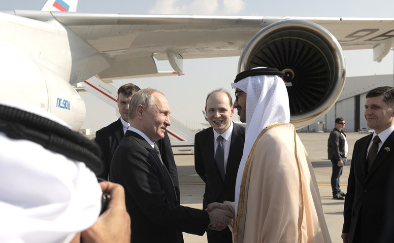 ForPost - Новости : Триколор в небе: на Ближнем Востоке Путина встречали не так, как президента ФРГ