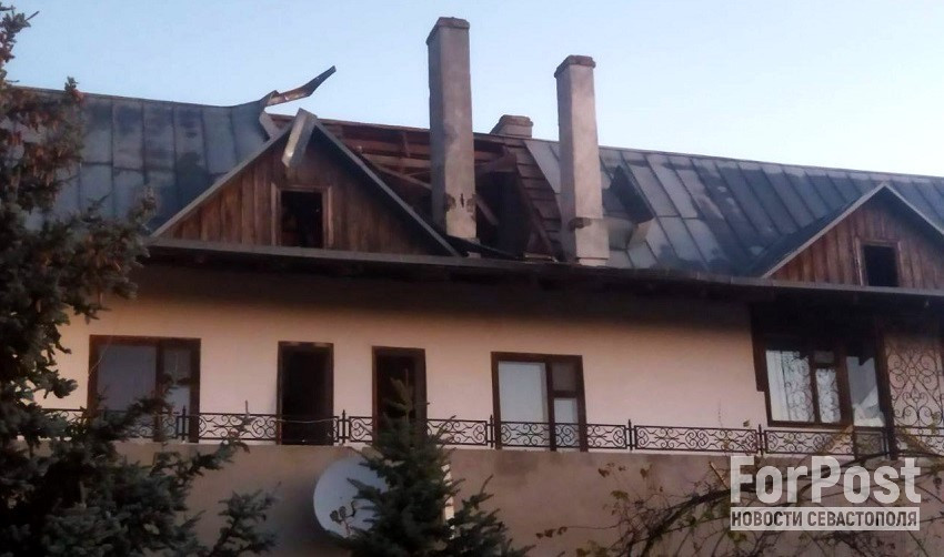 ForPost - Новости : Пострадавший от беспилотника дом в Севастополе решили чинить через месяц после инцидента