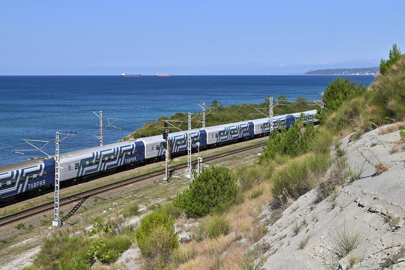ForPost - Новости : Поездам из Крыма в Сочи частично вернули железную дорогу