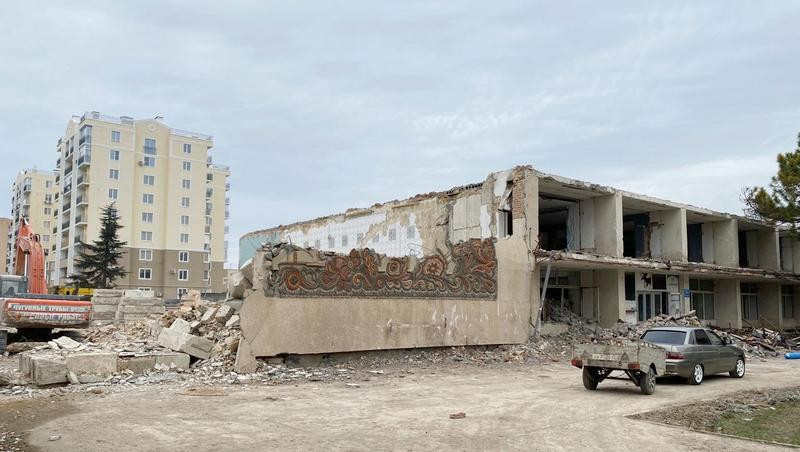 ForPost - Новости : Мозаичных «гуцулов» из крымской Евпатории сровняли с землёй