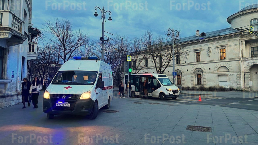 ForPost - Новости : Мальчик на самокате спровоцировал ДТП на площади Ушакова в Севастополе 