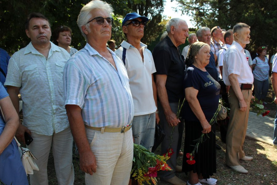 ForPost - Новости: В Севастополе почтили память погибших на подлодке «Курск» 