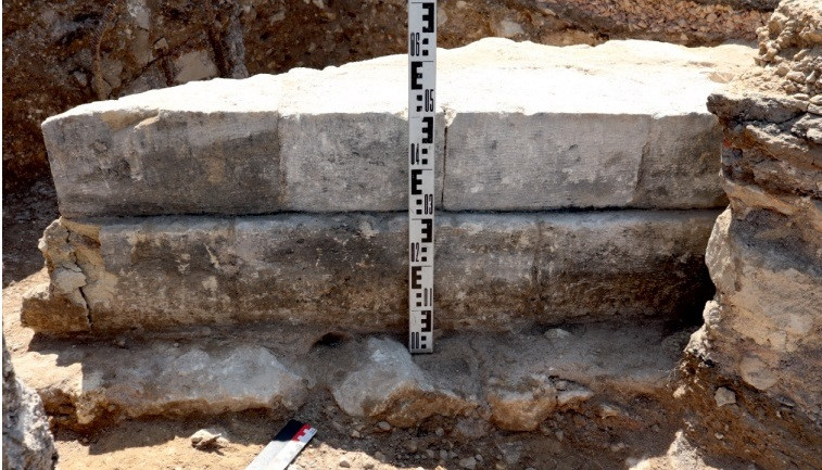 ForPost - Новости: Фундамент последнего досоветского храма нашли в Севастополе на Хрустальном 