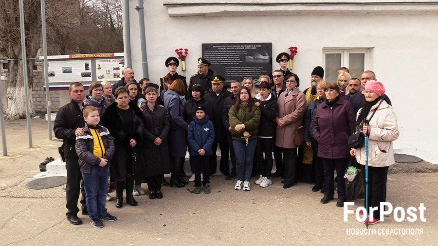 ForPost - Новости: В Севастополе открыли памятную доску погибшим в СВО морякам бригады десантных кораблей