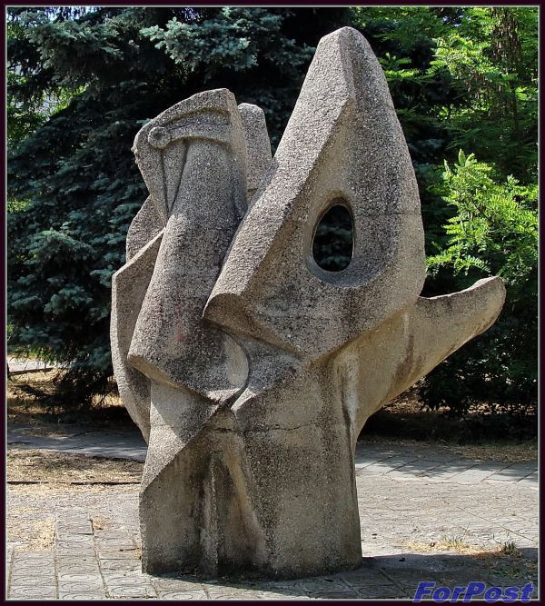 ForPost - Новости: Власти Севастополя выкупили скульптуру Яковлева «Спрут» для детского парка