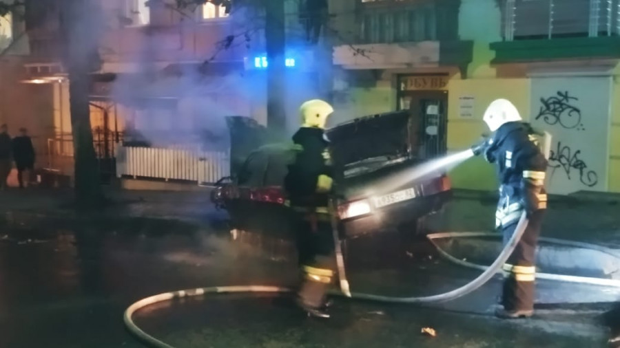 ForPost - Новости: В центре Севастополя сгорел автомобиль 