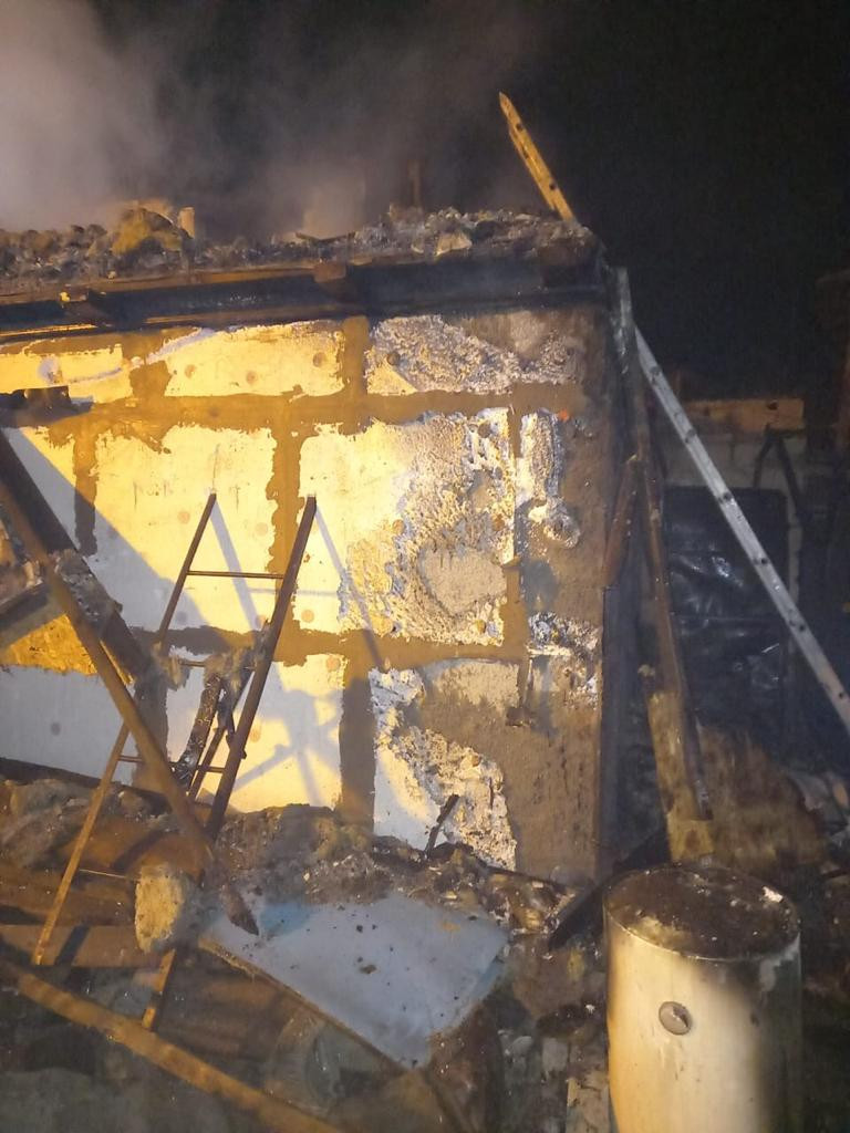 ForPost - Новости: Семье из сгоревшего в Севастополе дома помог спастись сосед 