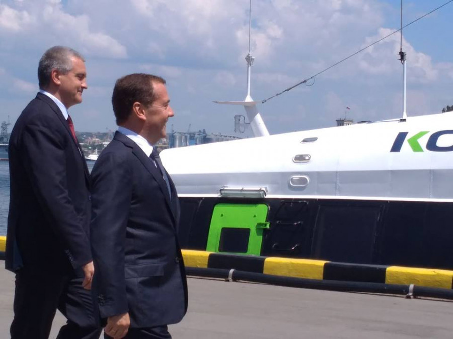 ForPost - Новости: Медведев открыл морское сообщение между Севастополем и Ялтой