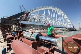 ForPost - Новости : Киев объяснил, чем ему мешает Крымский мост