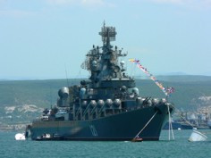 ForPost - Новости : На ракетном крейсере «Москва» установили и освятили походный храм