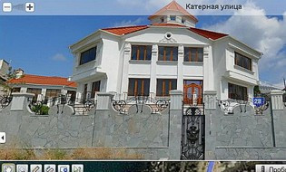ForPost - Новости : Сэкономив на городском бюджете, жена депутата-коммуниста построила шикарный особняк на берегу моря в центре Севастополя