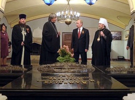 ForPost - Новости : Путин в Севастополе посетил собор святого князя Владимира