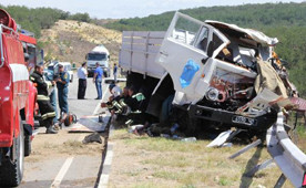 ForPost - Новости : Лобовое столкновение грузовиков под Севастополем закончилось смертью