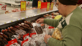 ForPost - Новости : Яркие ценники расскажут потребителям об опасности пищевых добавок