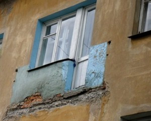 ForPost - Новости : В многоэтажном доме по улице Горпищенко обрушился балкон