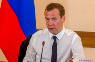 ForPost - Новости : Медведев рекомендовал Меняйло садиться за руль и проверять дороги