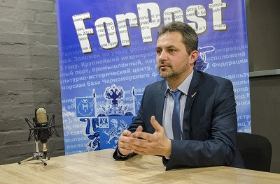 ForPost - Новости : «Почти полдень». В студии ForPost был уполномоченный по правам человека Павел Буцай