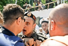 ForPost - Новости : Севастопольцам, сорвавшим табличку в честь флота Украины, вручат памятные медали