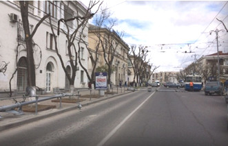 ForPost - Новости : В центре Севастополя на дорогу упало два фонарных столба