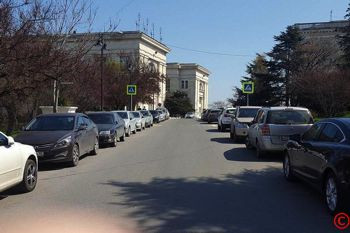 ForPost - Новости : В центре Севастополя не эвакуируют "неприкасаемые" машины