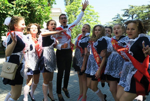 ForPost - Новости : В школах Севастополя прозвучал последний звонок