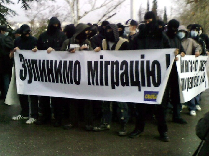 ForPost - Новости: Севастопольцы остановили марш тягныбоковцев на святом для города-героя месте