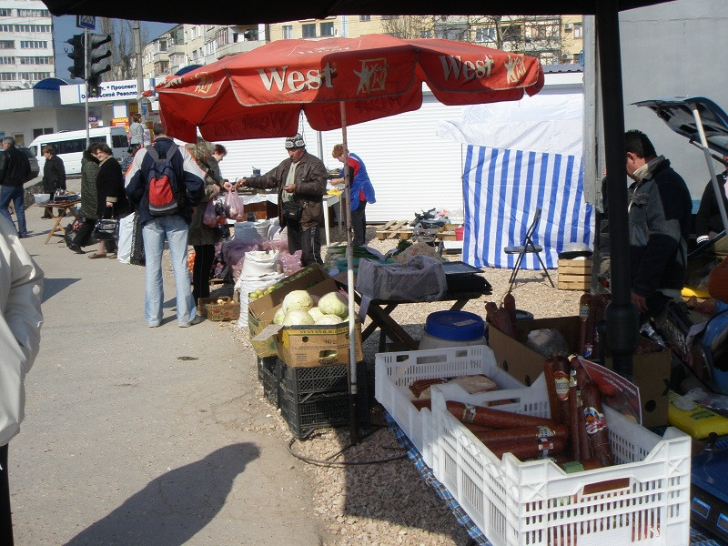 Хрюкинский рынок севастополь. Рынок чайка набережные челны. Улица силаева севастополь. Базар севастополя. Овощной рынок в севастополе.