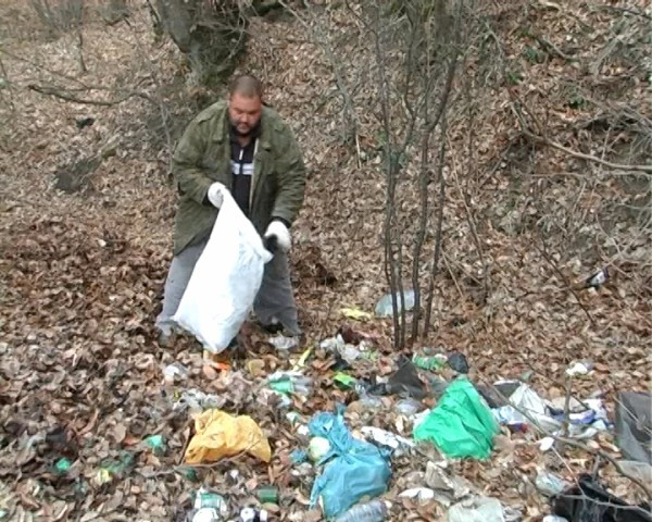 ForPost - Новости: Зачистка леса. Работают лесники и волонтеры.