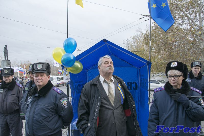 ForPost - Новости: Более 1000 жителей города-героя на антиевропейском митинге в Севастополе потребовали от украинских властей присоединения к Таможенному союзу