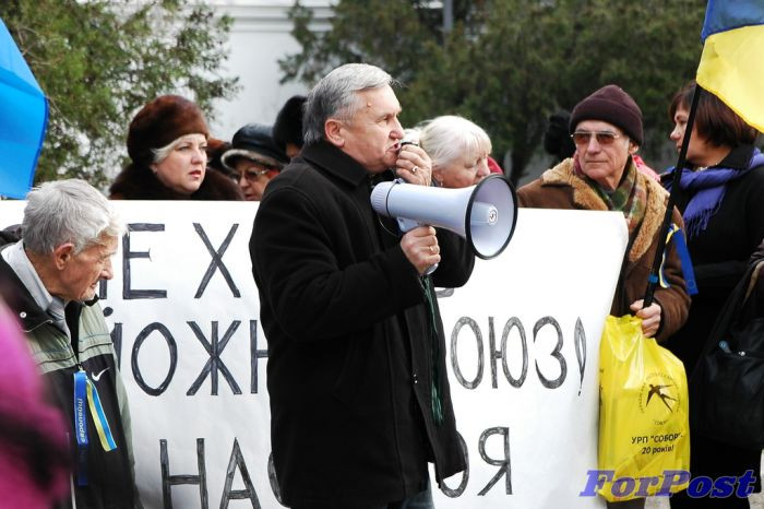 ForPost - Новости: Митинг за поддержку «евромайдана» в Севастополе прошел под патриотические песни, призывающие объединиться с Россией