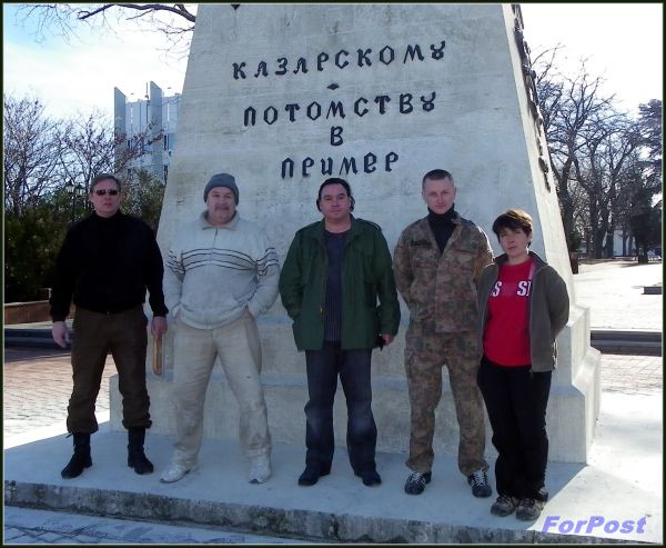 ForPost - Новости: Севастопольцы, не дожидаясь официальной помощи, восстановили памятник Казарскому