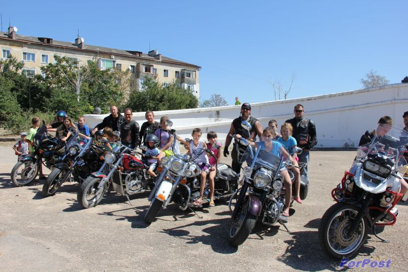 ForPost - Новости: Полицейские и байкеры перед началом учебного года
посетили детский дом в Севастополе