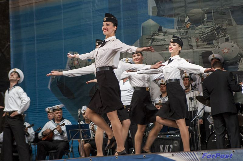 Ансамбли севастополя. Ансамбли севастополя. Ансамбли севастополя. Ансамбль песни и пляски черноморского флота. Баянист оркестра черноморского флота.