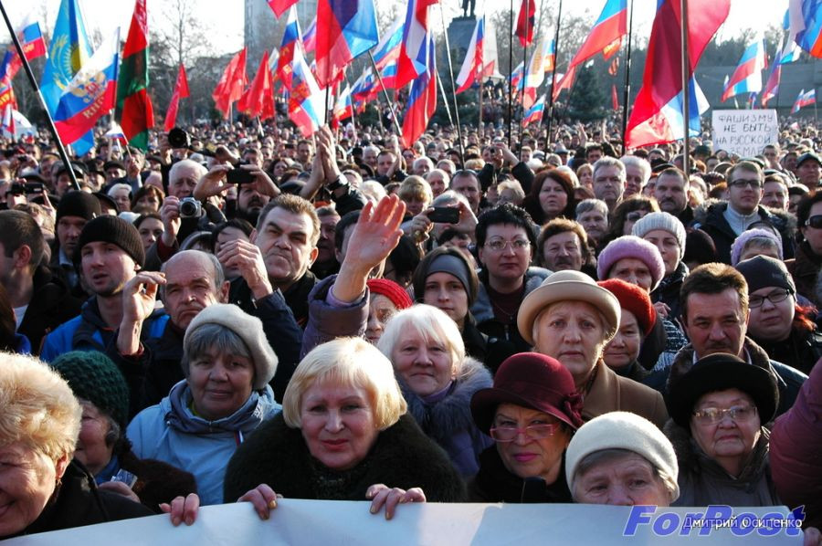 Митинг народной воли севастополь 2014. Митинг народной воли 23 февраля 2014 в Севастополе. Митинг народной воли Севастополь. Толпа митинг.