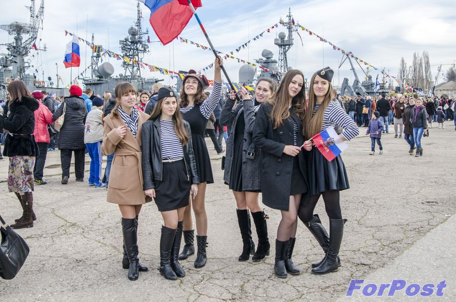 ForPost - Новости: "Теперь мы навсегда с Россией!" Севастополь отметил первую годовщину начала «Русской весны» многотысячным митингом