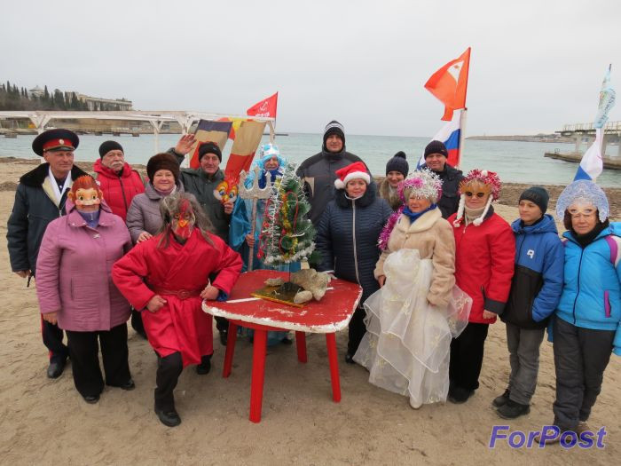 ForPost - Новости: В Севастополе Дед Мороз встретился с Нептуном