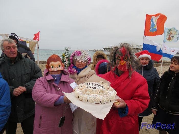 ForPost - Новости: В Севастополе Дед Мороз встретился с Нептуном