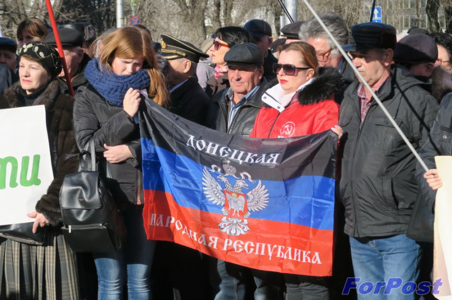 ForPost - Новости: Севастополь поддержал Донбасс митингом и сбором подписей