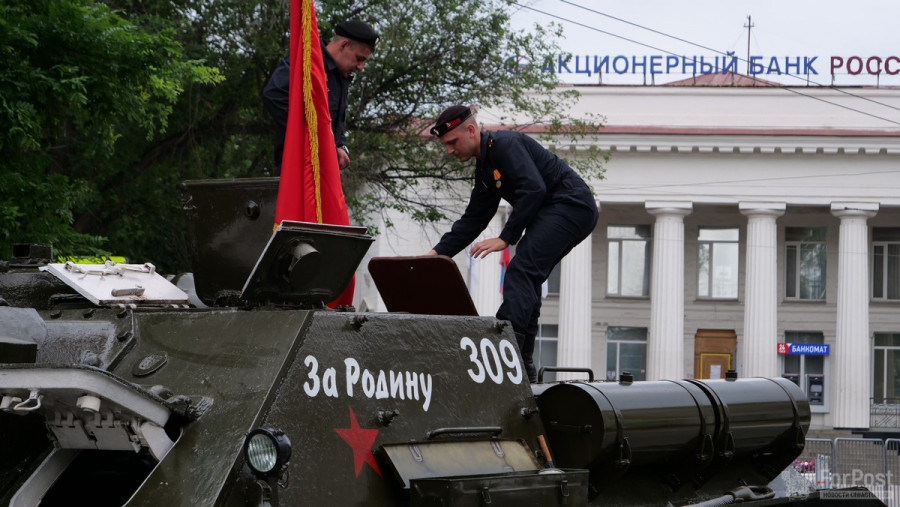 ForPost - Новости: Советские танки и женский батальон: как прошёл Парад Победы в Севастополе
