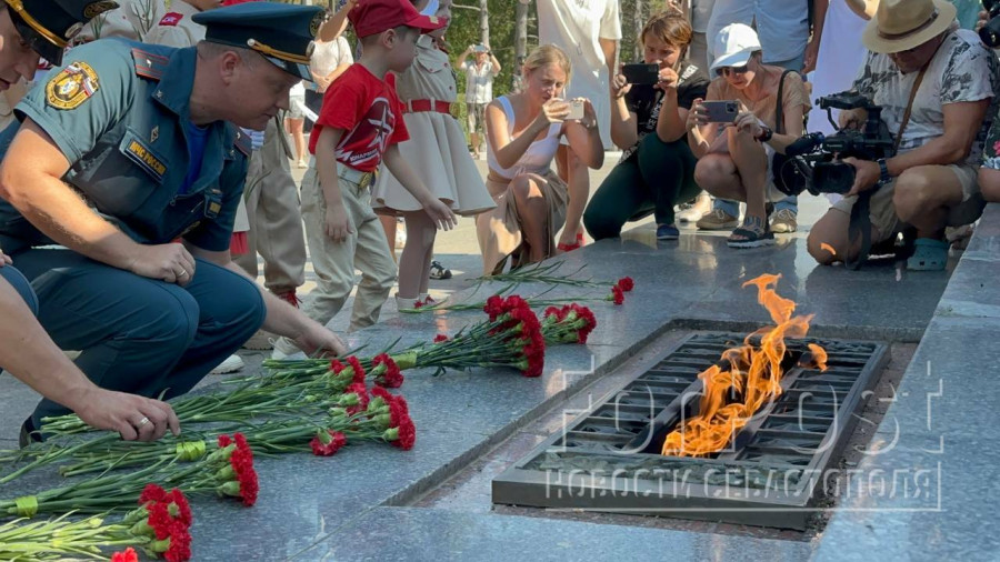 ForPost - Новости: Как в Севастополе отмечают День Государственного флага России