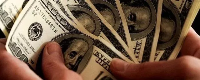 Россия вышла в лидеры по росту числа долларовых миллионеров