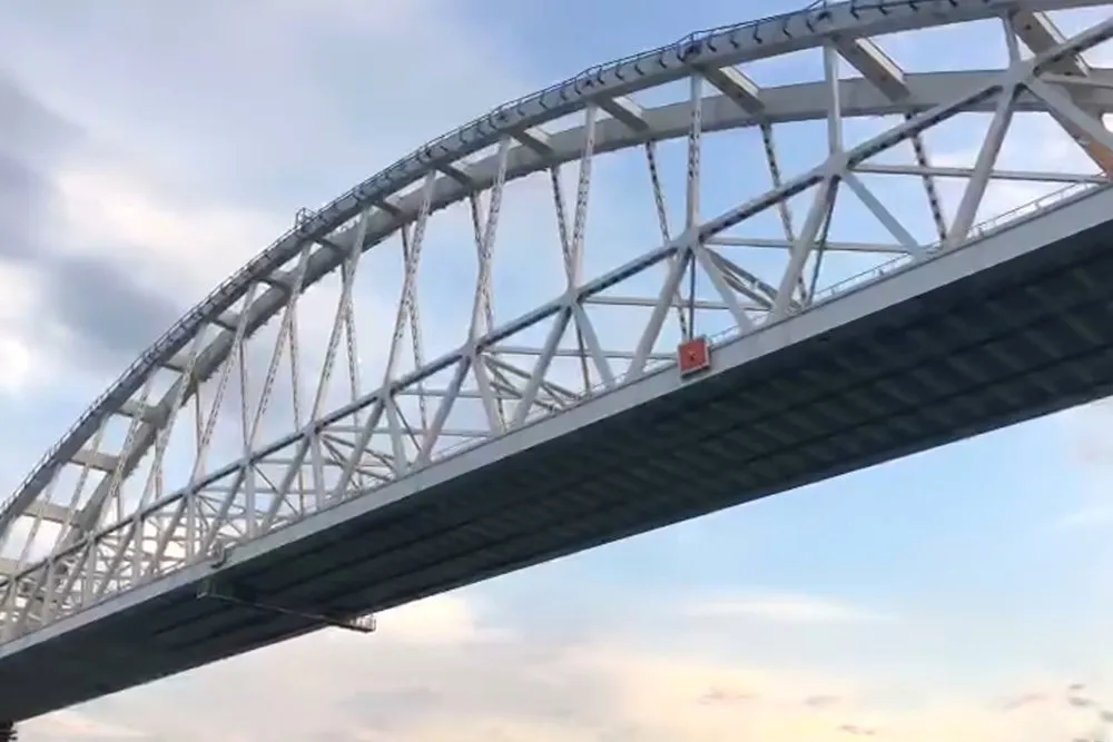 Иски Украины не остановят строительство Крымского моста