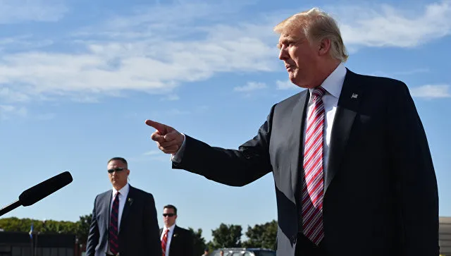 Сенатор Коркер заявил о риске "третьей мировой войны" из-за Трампа