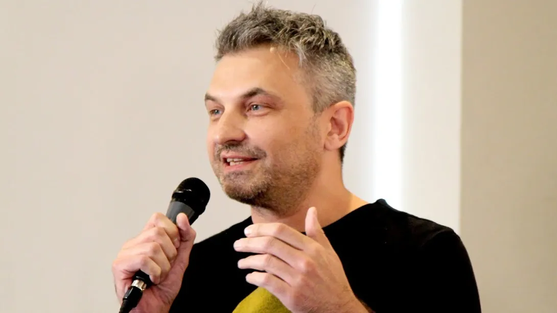 Журналист устроил скандал из-за отказа чешской стюардессы говорить по-украински