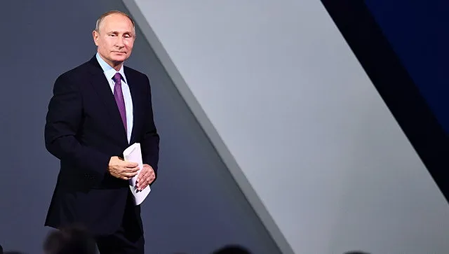 Россия постепенно уходит от службы по призыву, заявил Путин