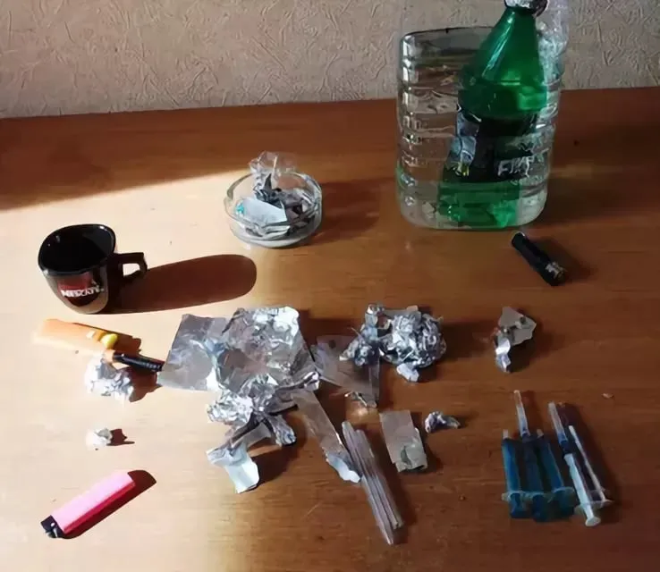 Правоохранители ликвидировали наркопритон в Докучаевске