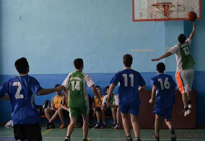 В 34 школах Крыма нет спортивных залов, – депутат Бобков